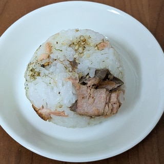 焼き鮭と七味のおにぎり